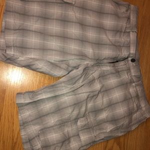 Dnky men shorts size 38 plaid EUC